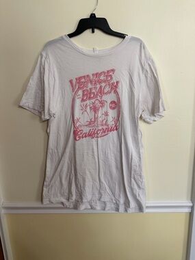 Women’s Size XL Protrend Venice Beach Graphic Tee - White with Pink Print